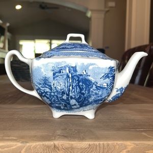 Vintage Johnson Brothers tea pot Farnham Castle in 1792